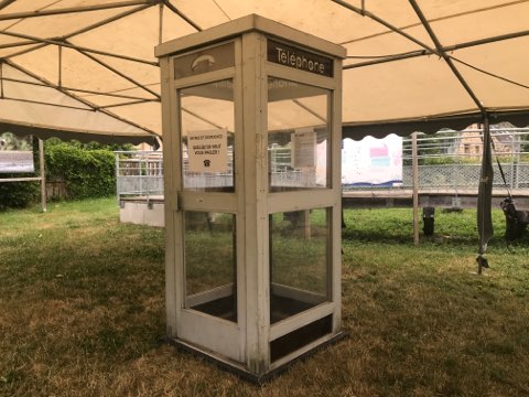 La cabine téléphonique interactive de la compagnie fouic.