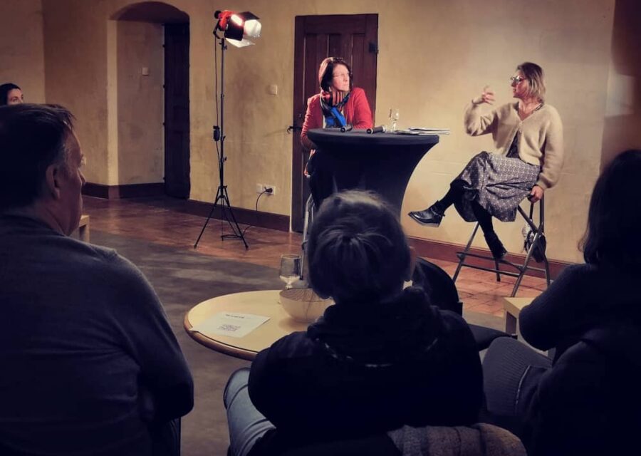 Photo d'un précédent rendez-vous Hors d'oeuvre où l'on voit les intervenants et les participants.