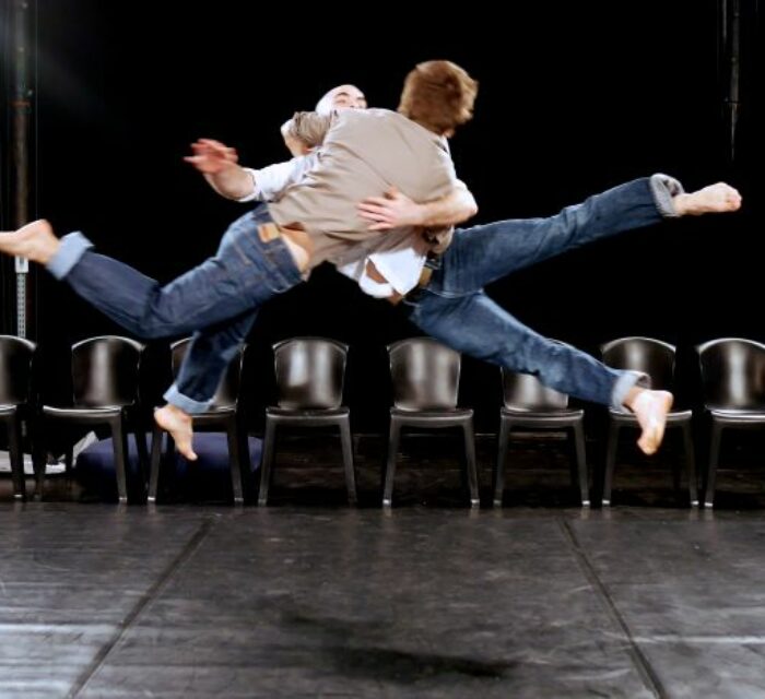 Photo de deux acrobates